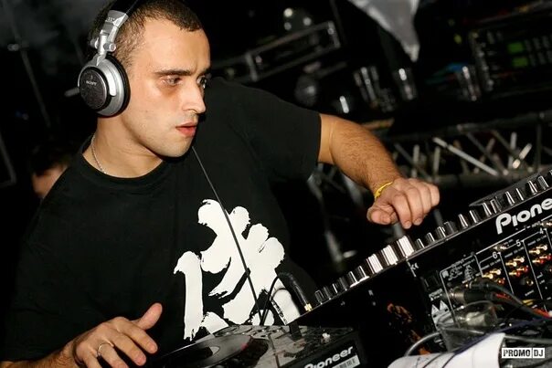 Начинающий диджей. Лучшие диджеи мира 2021. Авы вэ бест. Ad flash stereovesna треклист. Dj [ad] flash что за направление.