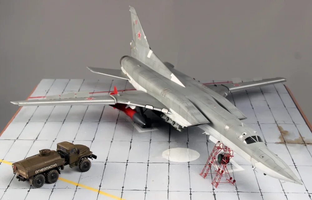 Модель ту 22м3. Ту-22м3 trumpeter. ту-22м3 172 trumpeter. 01656 самолет ту-22м3 trumpeter, 172. ту-22м3 модель.