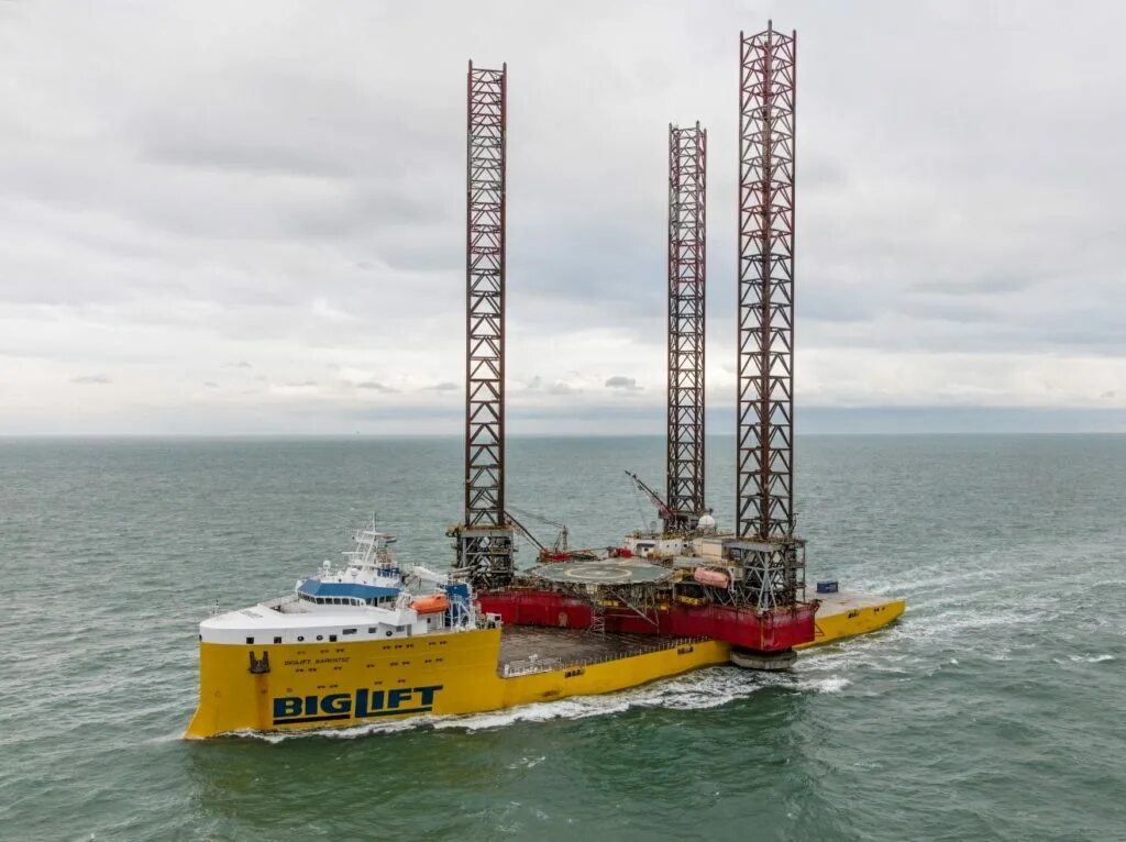 Оушен рейнджер платформа. Нефтяная платформа ocean ranger. Оушен рейнджер платформа. Оушн рейнджер. Нефтяная платформа ocean ranger.