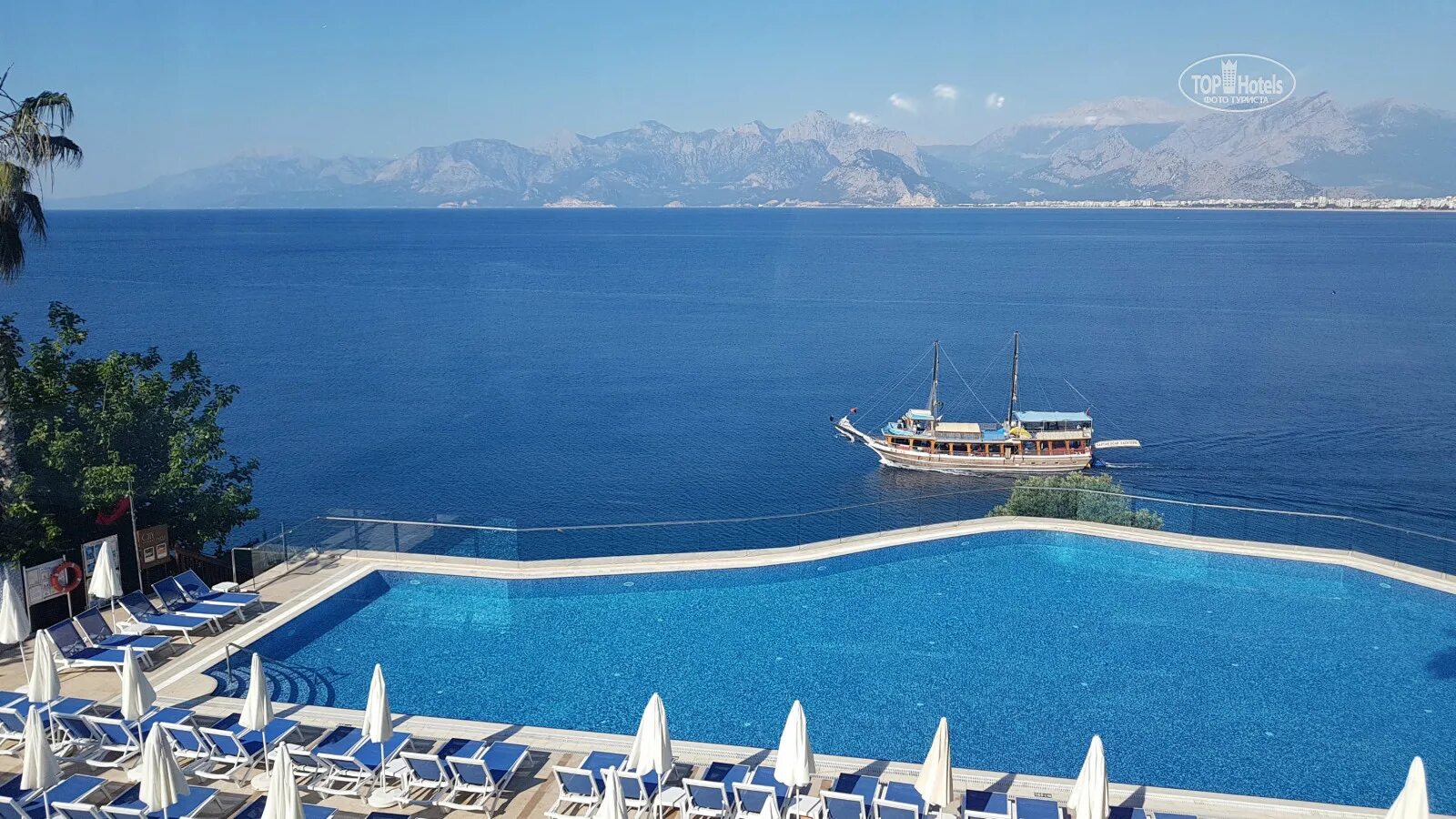 Ramada antalya 5. Ramada Plaza Antalya 5. Ramada Plaza Antalya вид с моря. Бассейн Рамада Плаза. Ramada Plaza Antalya 5 Анталия 90 м до моря.