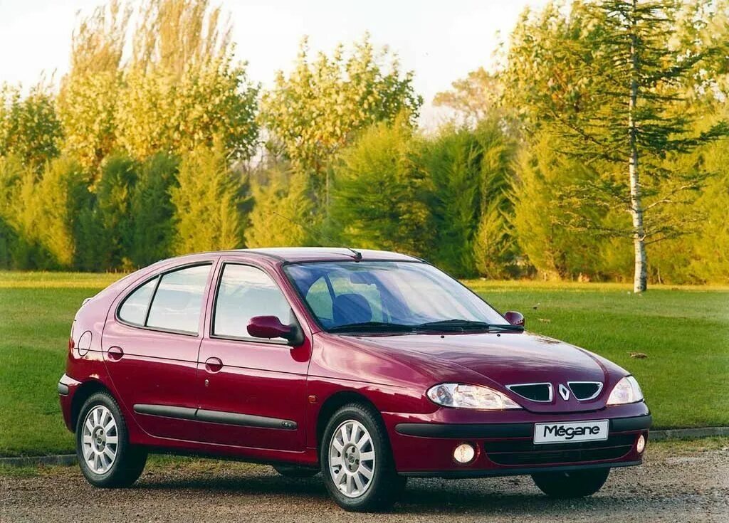 Рено меган 1.3. Renault Megan 1. Рено Меган 1 седан. Рено Меган 1 хэтчбек. Рено Меган 1999 хэтчбек.