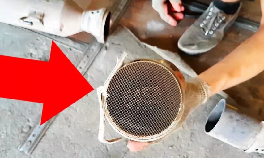 Оплавление катализатора. Пыль катализатора. Катализатор попал в двигатель. Частички катализатора в цилиндрах. 4.