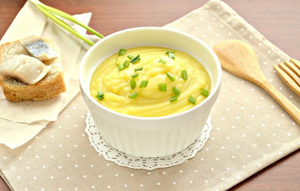 Пюре рецепты блендер. Картофельное пюре. чесночное картофельное пюре. пюре с чесноком. ингредиенты для картофельного пюре.