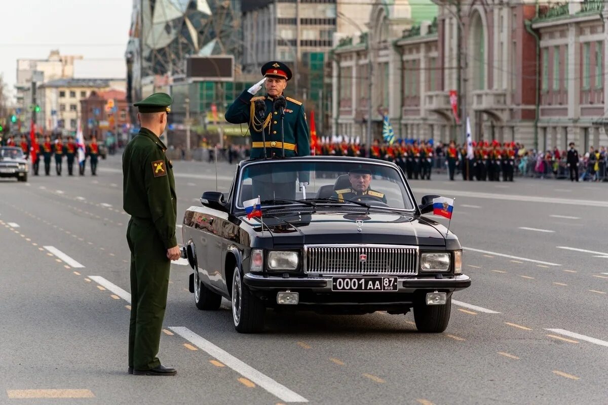 Командующий парадом победы на красной. Парад Победы 2021 Новосибирск. Парад 9 мая Новосибирск. День Победы парад. 9 Мая парад Победы.