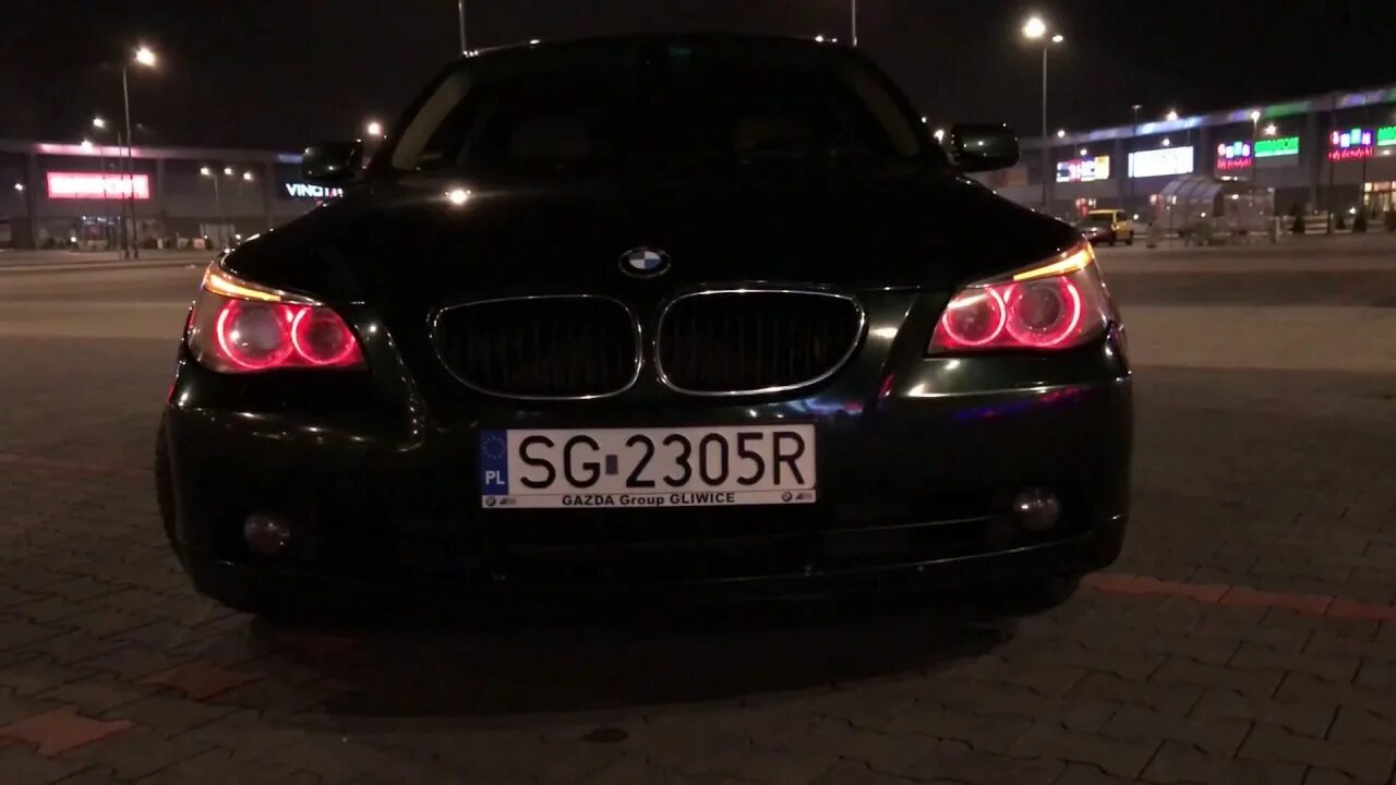 Бмв е60 глазки. Красные глазки BMW e60. BMW e60 Angel Eyes. БМВ м5 е60 ангельские глазки. БМВ е60 красные глазки.