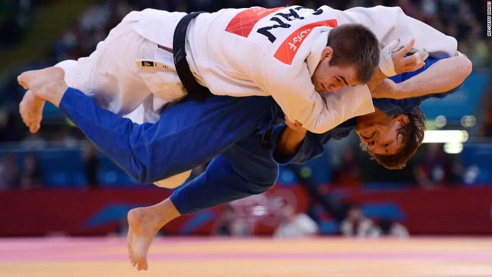 Дзюдо л. Спорт дзюдо. дзюдо бросок. дзюдо красивые броски. дзюдоисты красивые броски.
