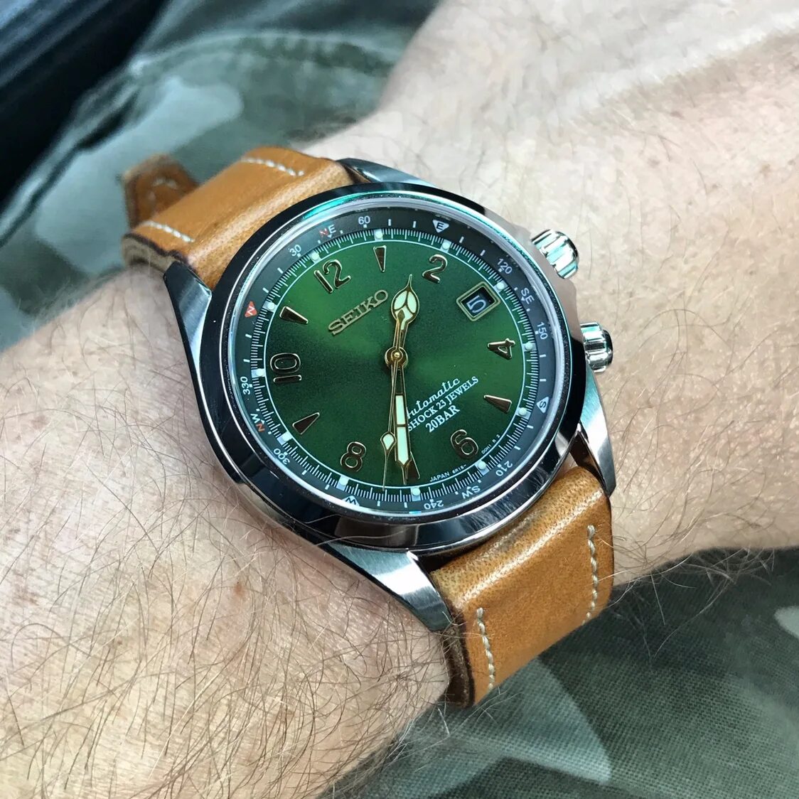 Олтайм часы сейко альпинист. Часы сейко альпинист мужские. Seiko часы зеленый альпинист. Сейко зеленый альпинист. Seiko sarb017.