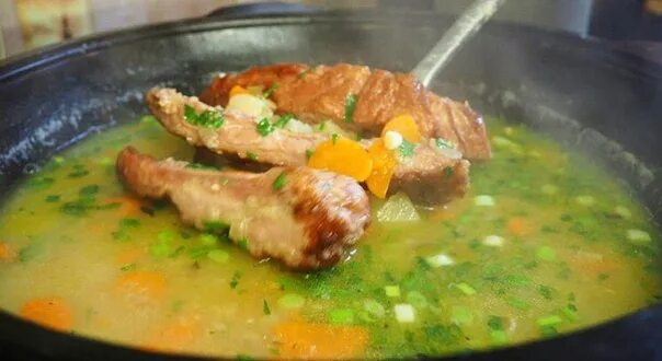 Гороховый суп в казане рецепт. Гороховый суп в казани. Гороховый суп в казане рецепт. Гороховый суп в афганском казани. Суп в казане.