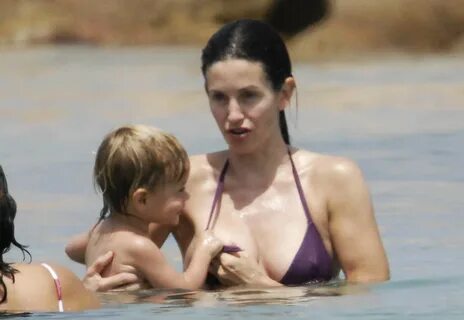 Slideshow courtney cox breast size.