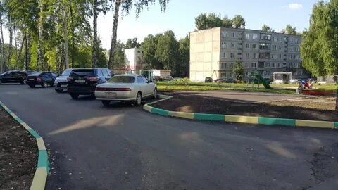 Жилой двор транспорт