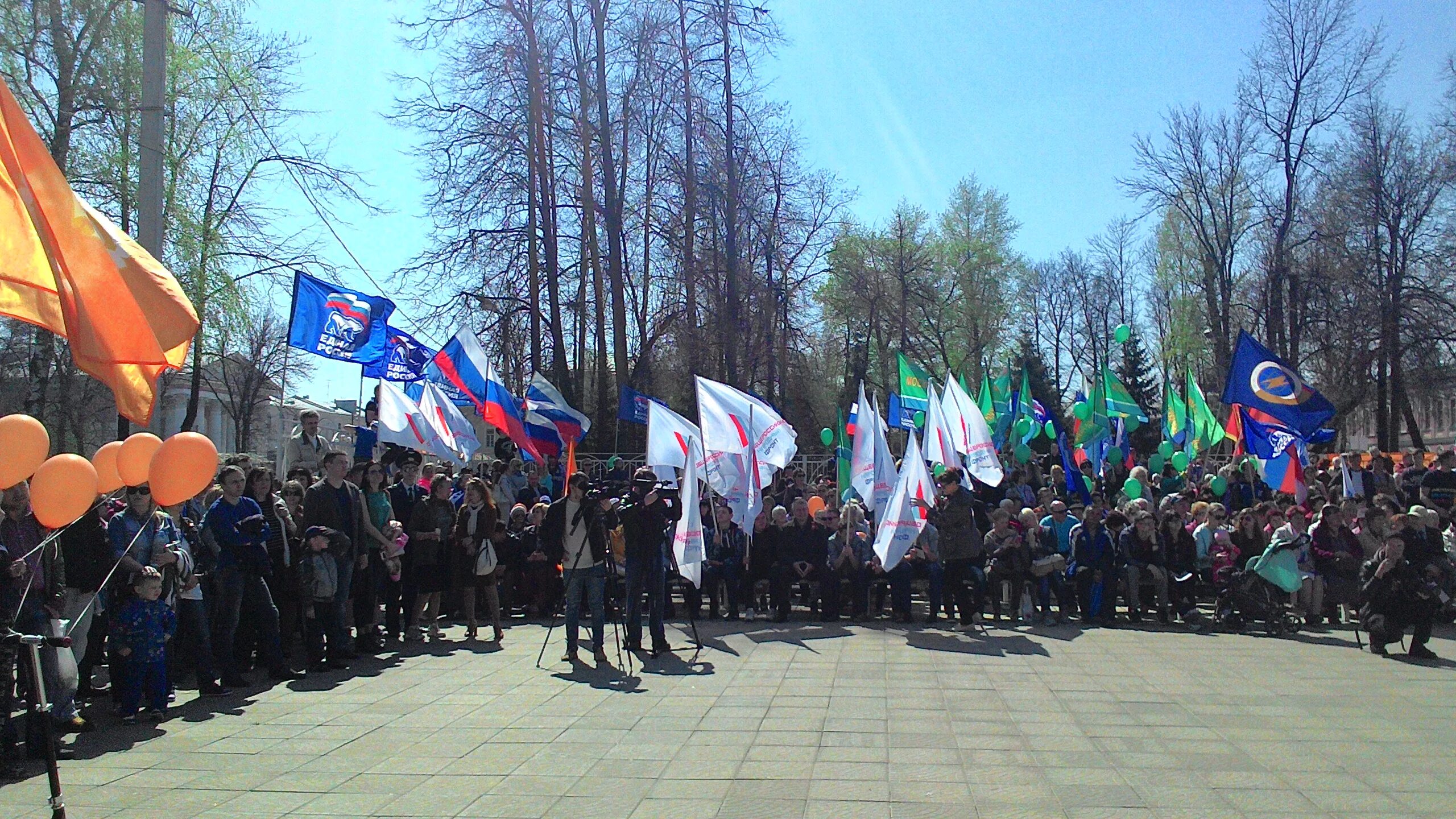 1 Мая фото. 1 Мая праздник первые митинги. Атрибутика 1 мая на митинг. Митинг народный фронт Ульяновск. Митинг праздник