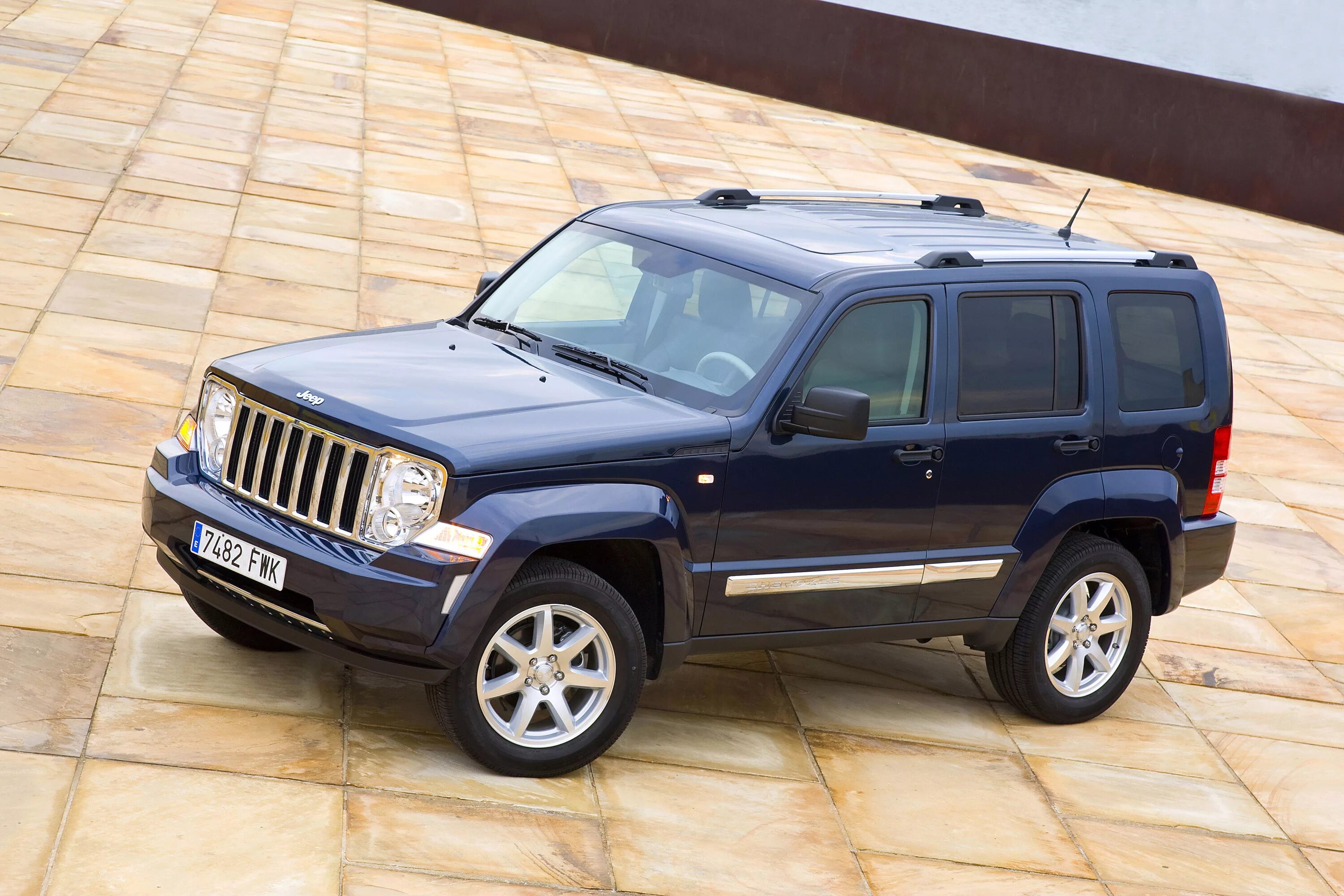 Внедорожники б у россия. Jeep Cherokee 2008. Jeep Cherokee 4. Jeep Cherokee 2007. Jeep Grand Cherokee 2008.