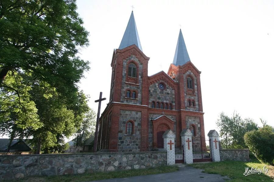 Сел плюс. Костёл в плюсах Браславского района. Браславские озера Иказнь. Достопримечательности Браславского района. Браслав достопримечательности.