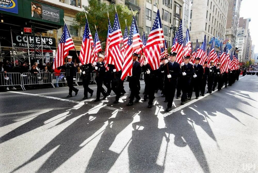 Veterans day. Veterans Day Великобритания. Veterans Day в США. День Победы в Британии. Парад ветеранов США.