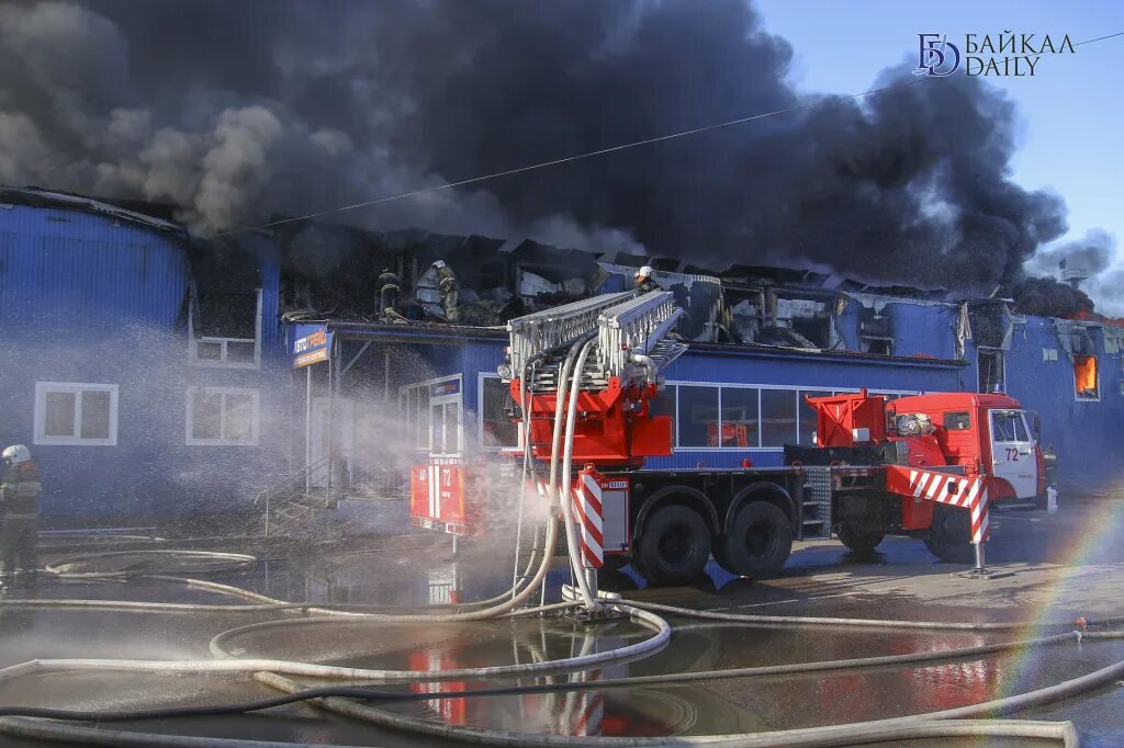 Склад в Улан Удэ горит. Пожар в Улан Удэ 19.05.2019 на СТО. Крупный пожар в 18 квартале Улан-Удэ. Что горит в Улан-Удэ сейчас