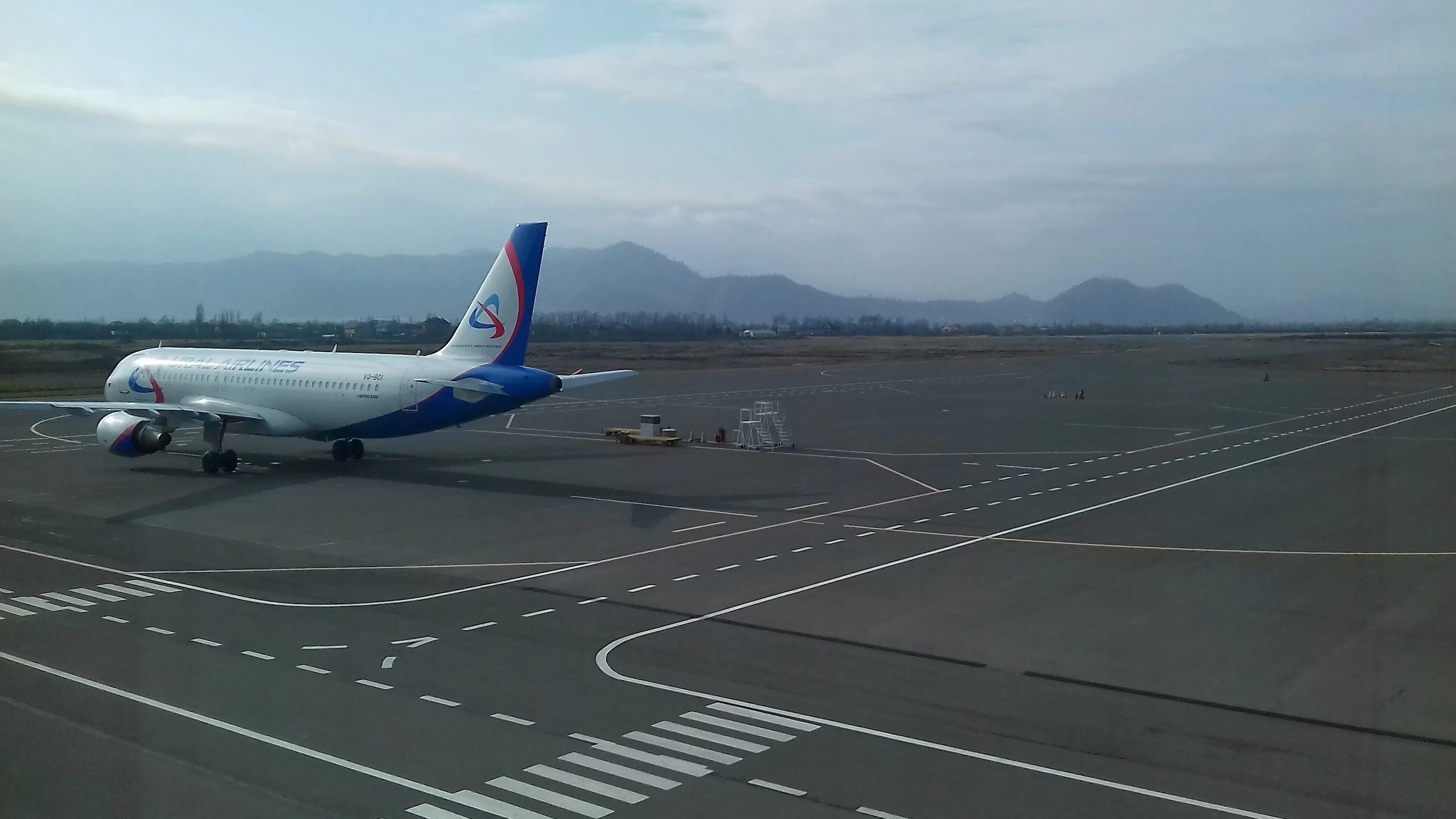 Москва коломбо авиабилеты. Azal azerbaijan. Мобильный аэродром. Самолет азал из окна. Самолет азербайджан хава йоллары.