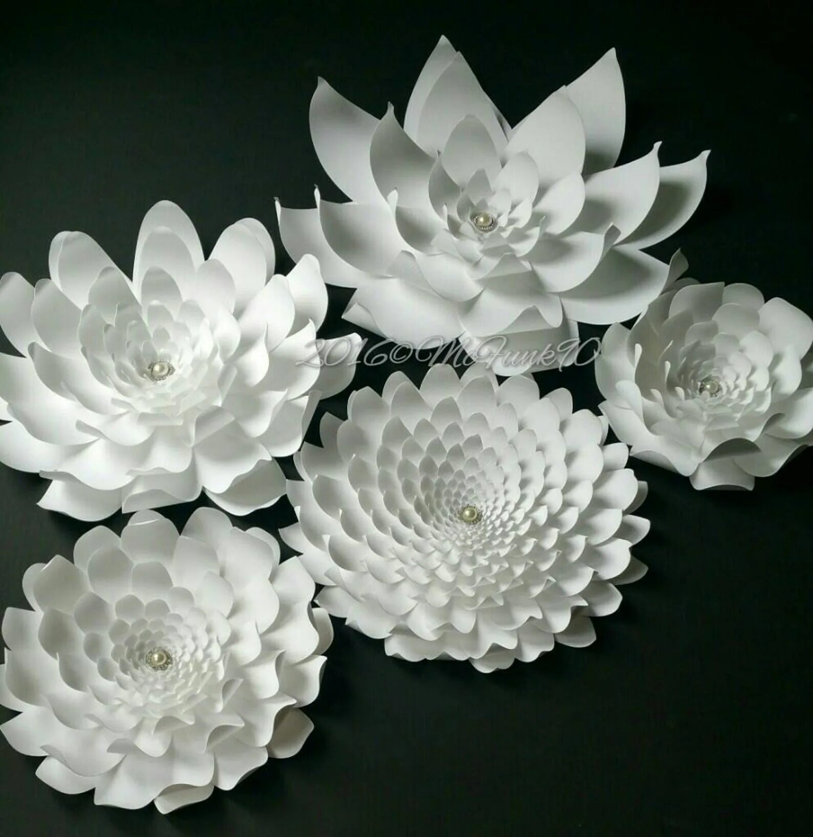 Бумага пластика цветов. Декоративно-прикладное искусство бумагопластика. Панно из бумажных цветов. Бумагопластика для детей. Бумагопластика для детей.