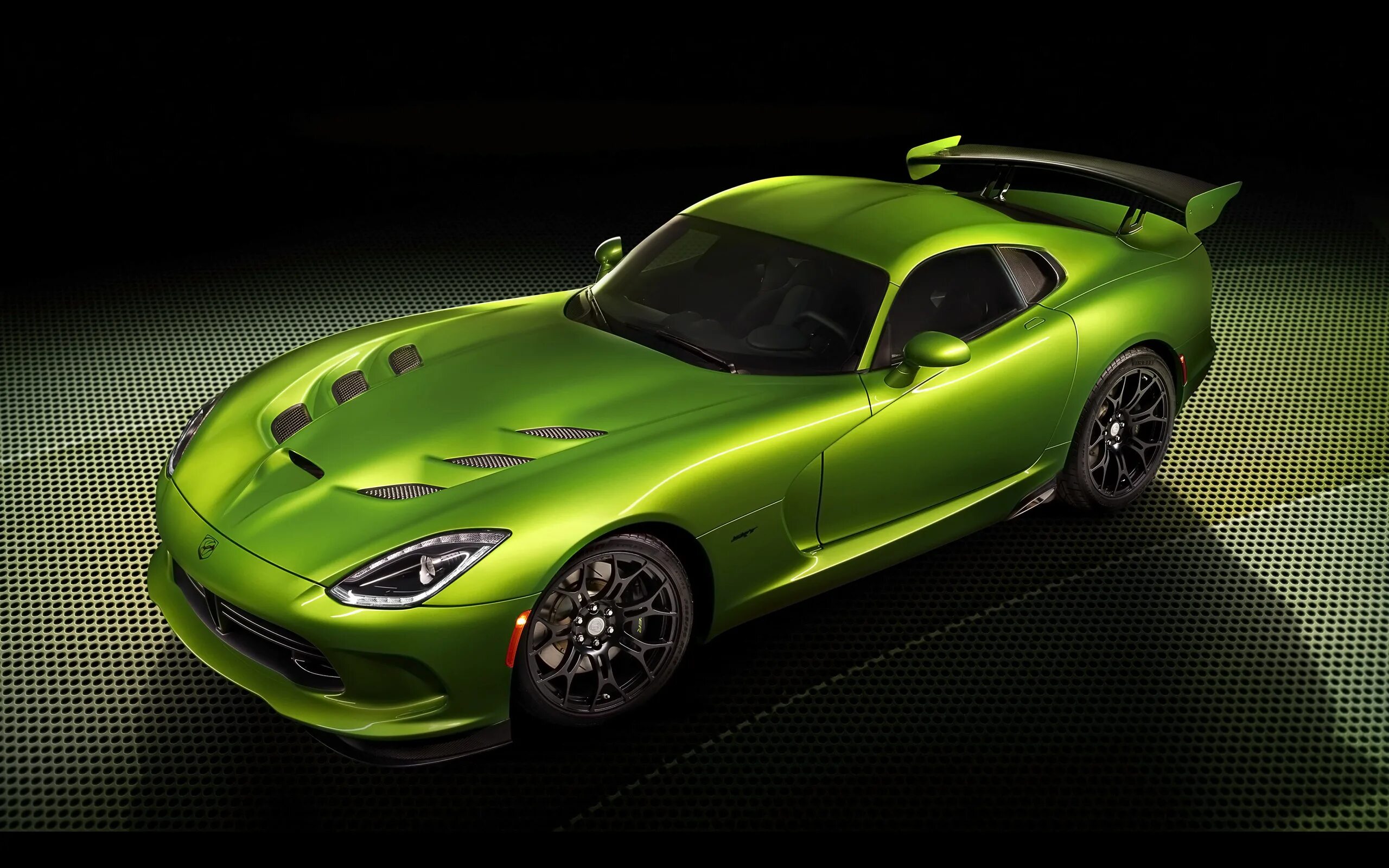 Viper green. Додж Вайпер зелёный машина. Додж Вайпер салатовый. Dodge Viper srt 2014. Dodge Viper 2015.