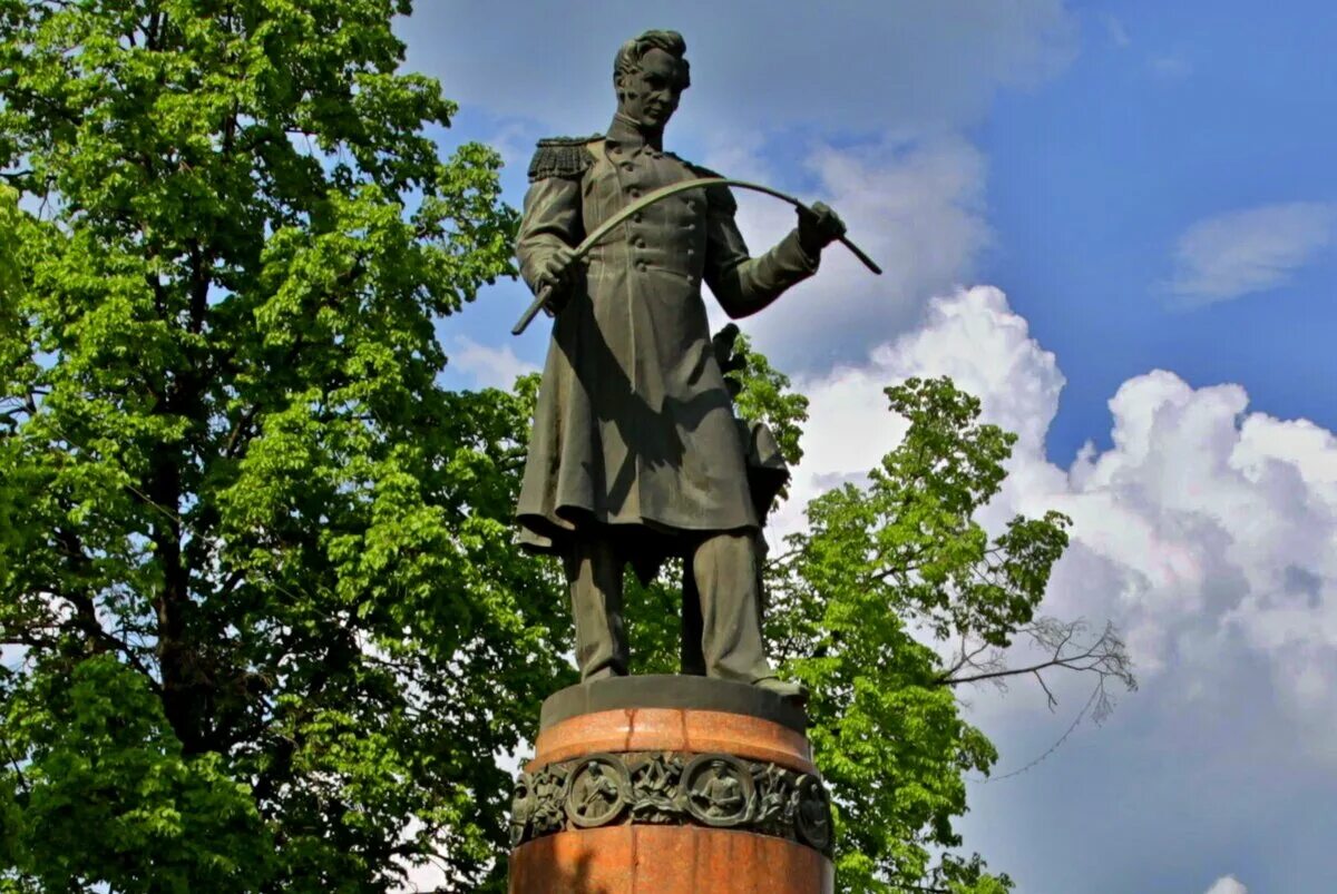 П к ление. Памятник Павлу Петровичу Аносову. Памятник Аносову Павлу Петровичу Златоуст. Памятник п п Аносову Златоуст.