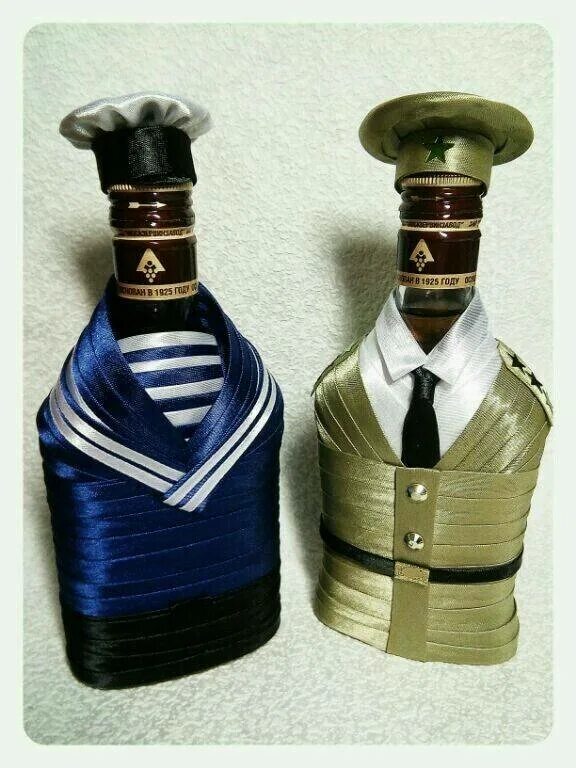 Украсить бутылку на 23 февраля. Украшение бутылки коньяка на 23 февраля. Как украсить бутылку на 23 февраля. Украшение бутылки для мужчины. Украсить бутылку на 23 февраля.