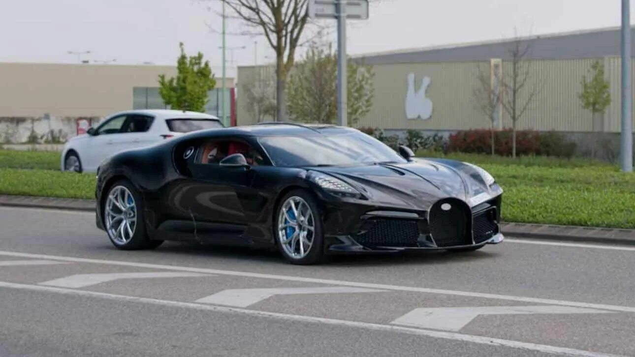 Бугатти Нуар. Бугатти Bugatti la voiture noire. Бугатти la voiture noire 2021. Машина Bugatti la voiture noire. Bugatti la noire цена