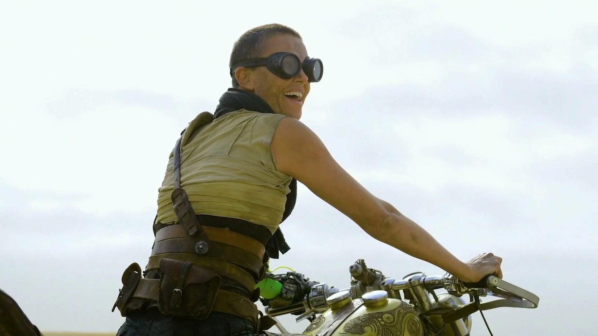 Безумный макс 2015. Безумный расточитель. Безумный макс дорога ярости. Безумный макс дорога ярости том харди. Безумный расточитель.