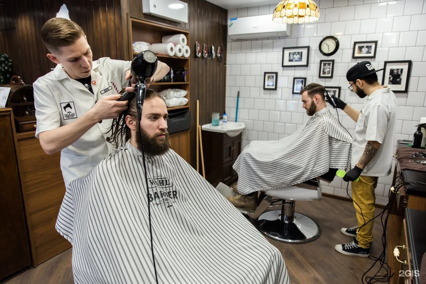 Barbers 4. Барбершоп Чапаев Уфа Зорге 24. Барбер Мигель Красноярск. Джон Ламонака барбер. Барбершоп 61 Зорге.