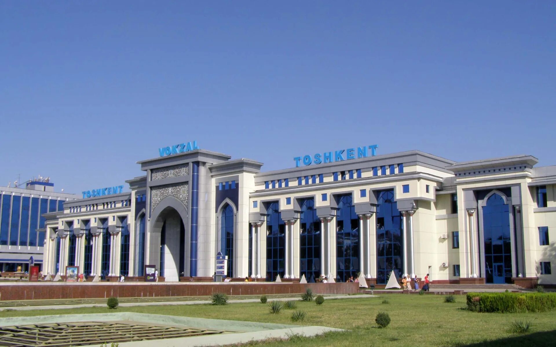 Вокзал в Навои. Ташкент. Ташкент Железнодорожный вокзал.