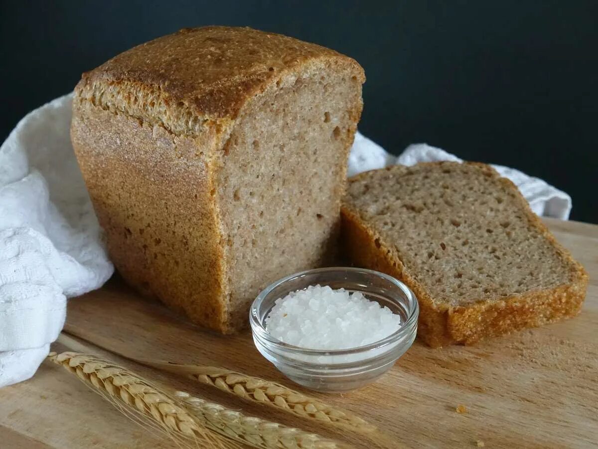 Рецепт пшенично ржаного хлеба в домашних условиях. Хлеб на закваске. Хлеб из спельты. Хлеб ржано пшеничный хлебный дом. За хлебом.