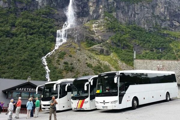 Абхазия автобусный тур 2024. Туристический автобус. Экскурсионные автобусы в Абхазии. Автобус турист. Европейские туристические автобусы.