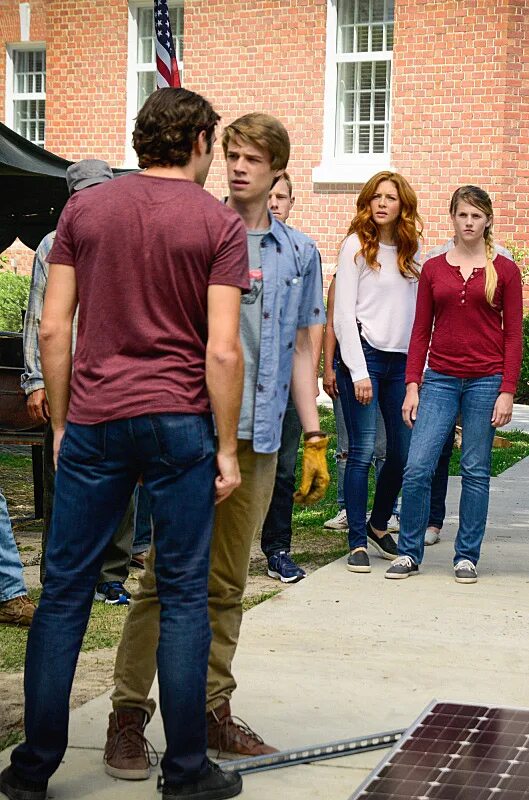 стивен кинг в сериале под куполом. под куполом (2013). под куполом 6. сериал город под куполом. под куполом 6.