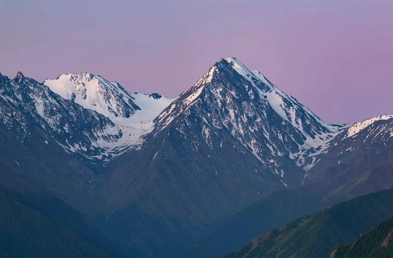 Тебулосмта гора Чечня. Тебулосмта горные вершины Чечни. Грозный Берсаев. Чечня кавказский хребет.