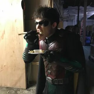 Titans 16