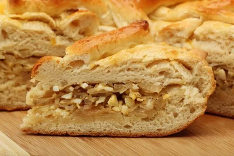 Рецепт пирога с квашеной. Пирог с капустой. пирог с квашеной капустой. пирог с капустой фото. пирог с кислой капустой.
