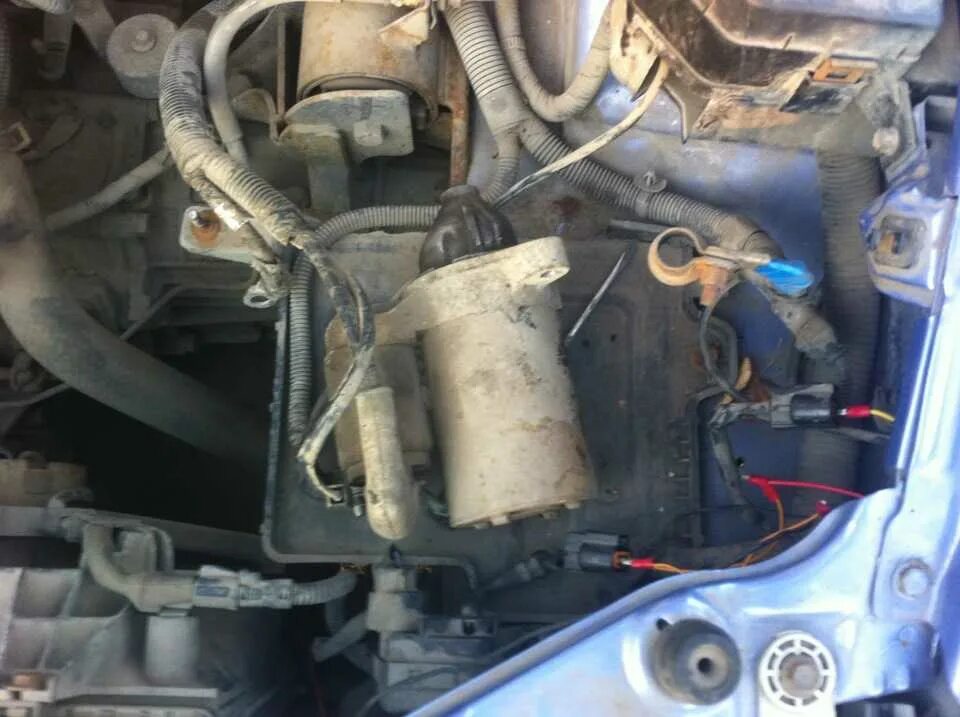 Где находится стартер акцент. Стартер акцент тагаз расположение. Где находится стартер акцент. Стартер акцент тагаз расположение. Стартер hyundai accent тагаз расположение.