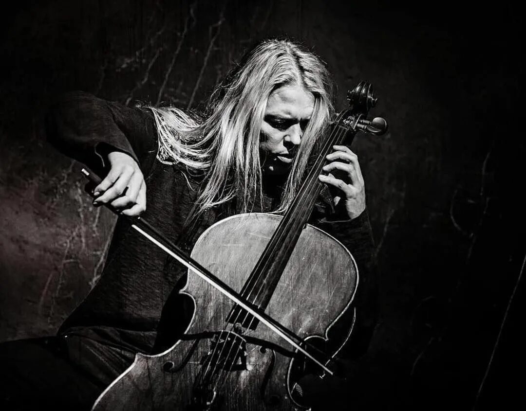 Включи апокалиптика. Apocalyptica Эйкка Топпинен. Финская группа Apocalyptica. Э́йкка То́ппинен. Apocalyptica сейчас.