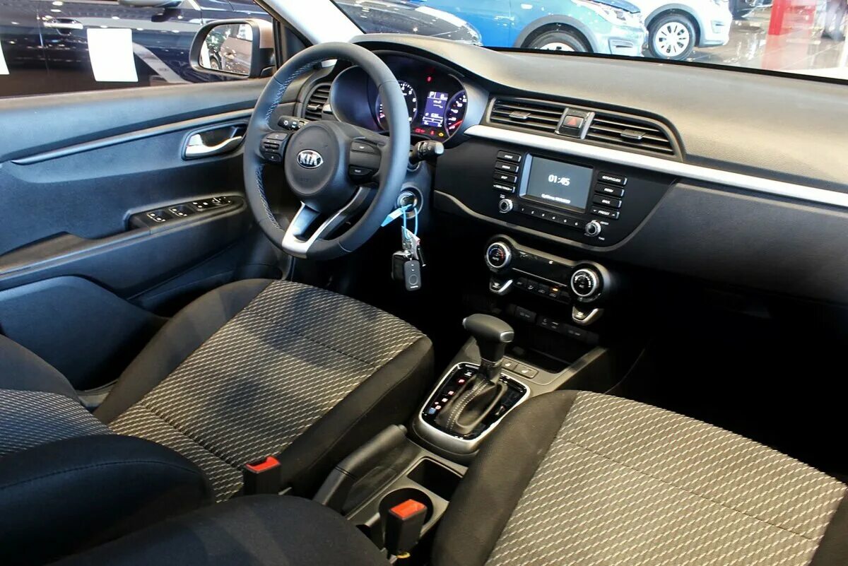 Kia rio 4 салон. комплектации рио 4. комплектации рио 4. киа рио 2018 комплектации. кия рио 4 лучшая комплектация зеркала.