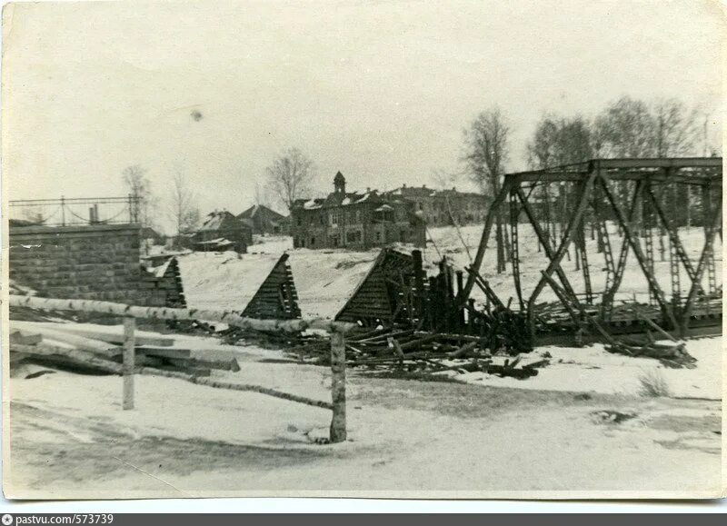 Кузьминский мост 1943. Взорванный Железнодорожный мост через Шелонь в Шимске. Взрыв моста в Харькове в 1943 году.