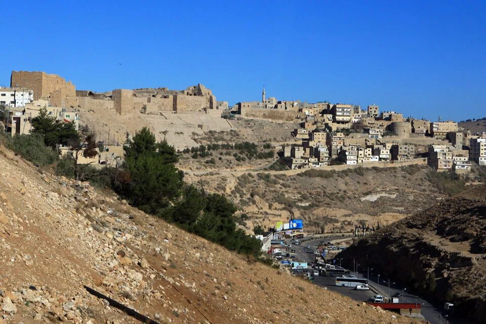 аджлунский замок иордания. крепость в иордании. замок крестоносцев маргат. карак песни. крепости крестоносцев в иордании.
