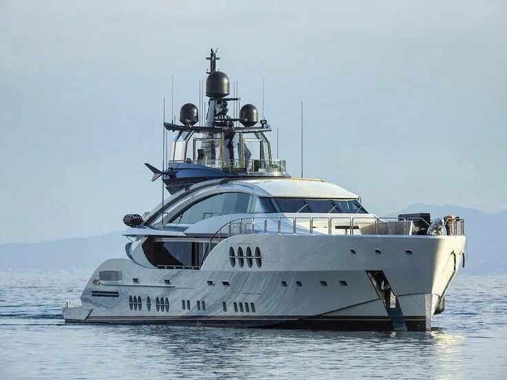 Lady m 2. Яхта геннадия тимченко. Lady m яхта мордашова. Яхта boreal 44. Моторная яхта benetti.