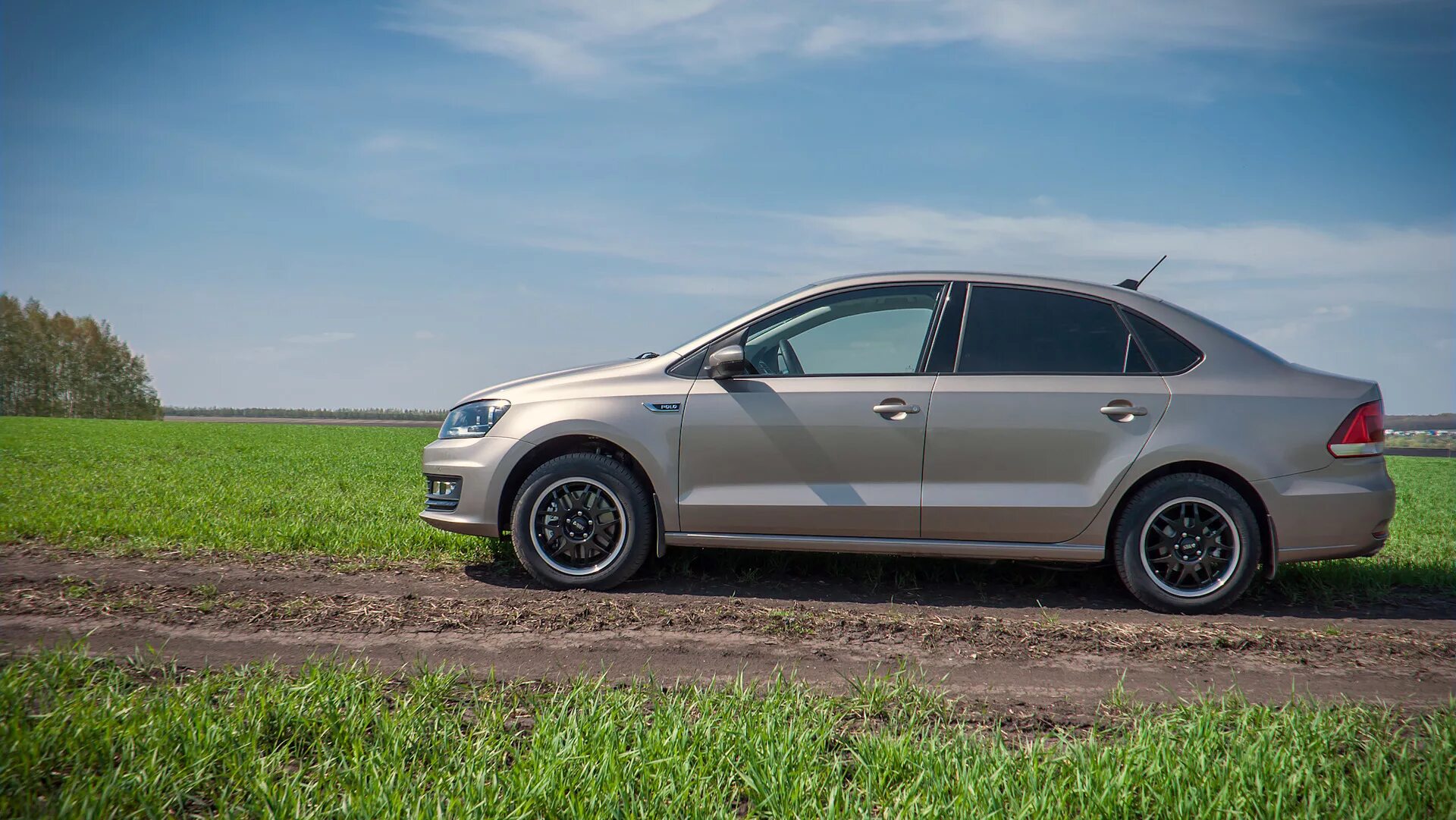 Диски r15 polo sedan. Фольксваген поло лифтбек r16. фольксваген поло лифтбек r17. polo sedan диски r15. диски фольксваген поло лифтбек r15.