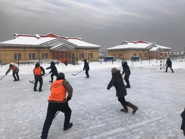 18 Школа Кызыл. Пеший хоккей с мячом среди женщин. 17 Школа Кызыл внутри. 9 Школа Кызыл внутри.