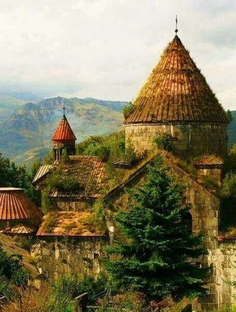 Монастыри 10 века. Монастырь Санаин. Санаин Армения. Монастырь Татев. Лори МАРЗ Армения монастырь.