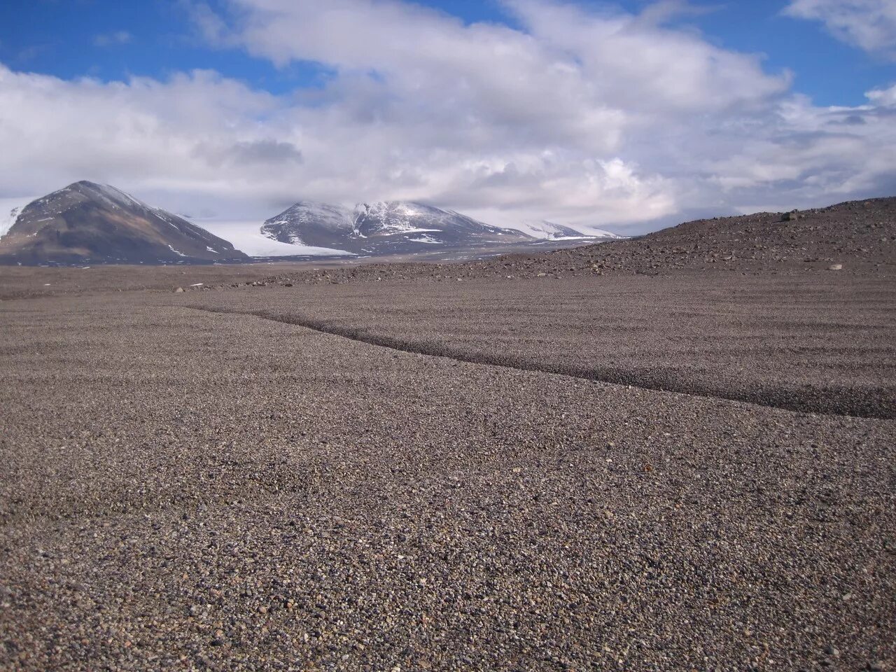 Самая сухая территория земли. Долина Мак Мердо в Антарктиде. Сухие Долины Мак-Мердо. Сухие Долины Мак-Мердо в Антарктиде. Пустыня Мак Мердо.