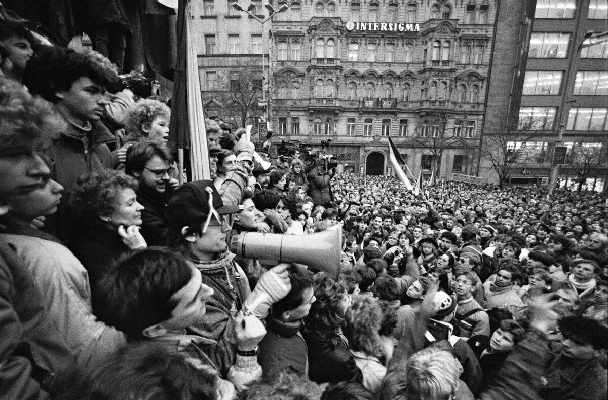 Революции в центральной и восточной европы. Югославия революция 1989. Бархатные революции 1989. Бархатные революции 1989-1990 гг в Восточной Европе. Революция в Чехословакии 1989.