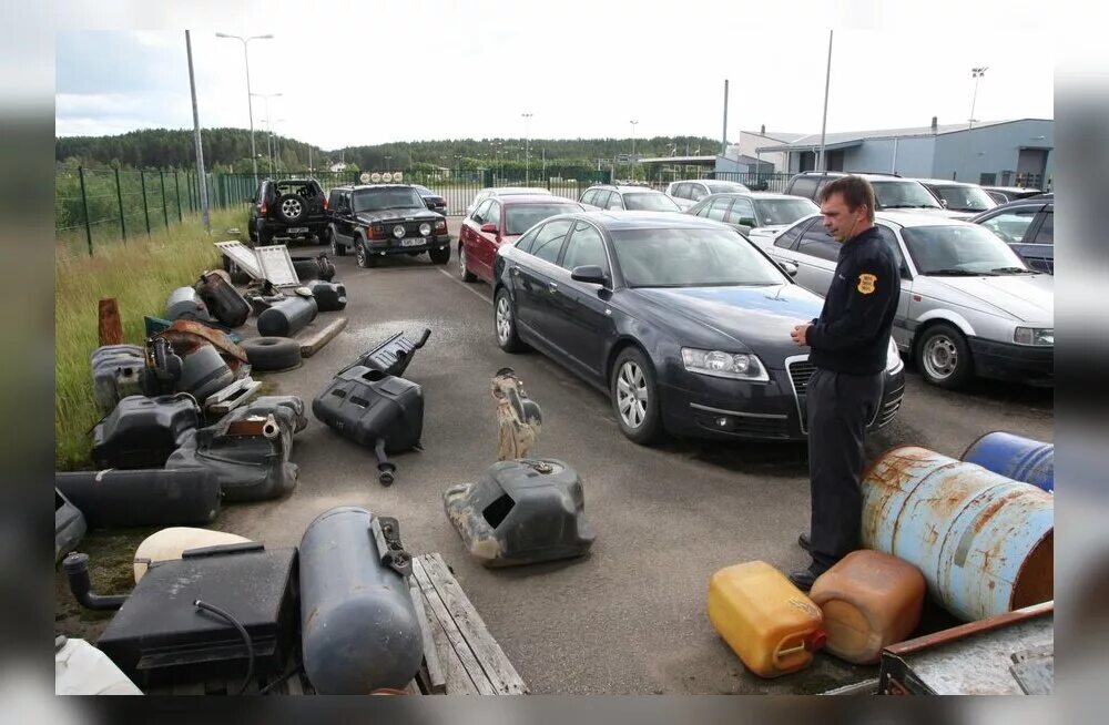 что нельзя провозить через границу. товаров, ввозимых из-за рубежа. товары личного пользования таможня. мигранты прячутся в машинах. контрабанда через границу.