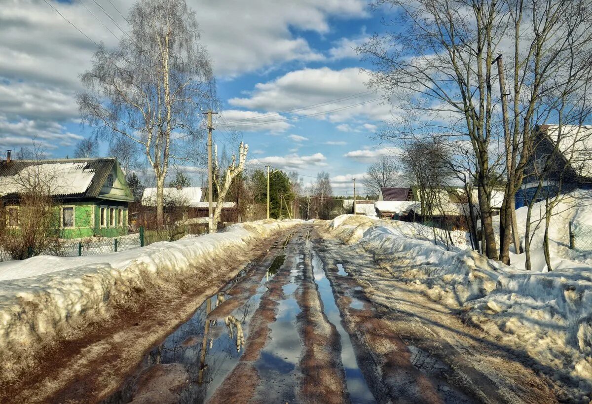 Улица в деревне весной. Деревня весной.