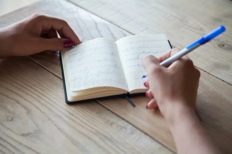 Copy the table in your notebook. Делать пометки в книге обои. to book a table notes.