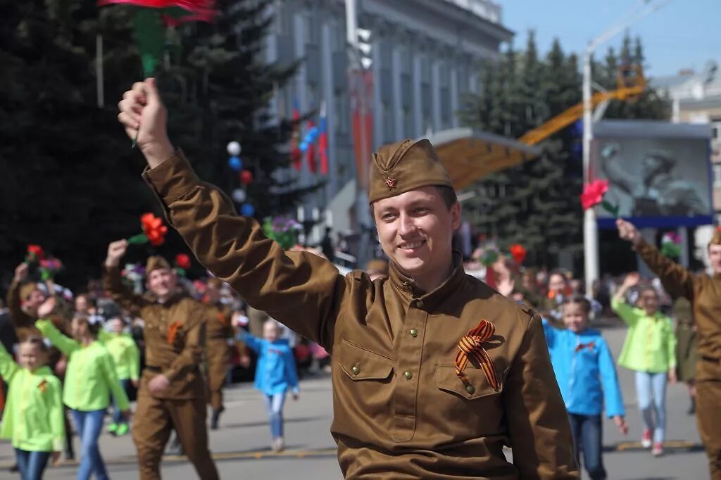 День Победы Кемерово. День Победы 9 мая 1945 года в Кемерово. Мая Кемерово. Для детей 9 мая обычные люди.