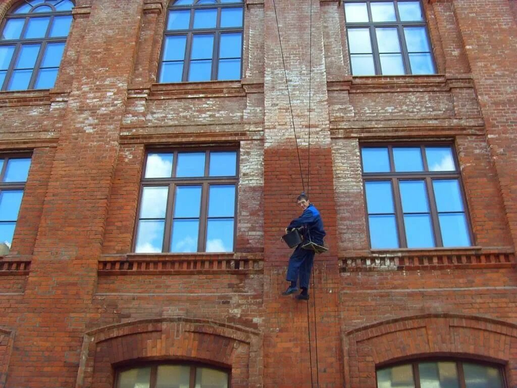 Гидрофобизация кирпичного фасада. Высолы на фасаде. Высолы на фасаде здания. Высол на фасаде. Гидрофобизация фасадов